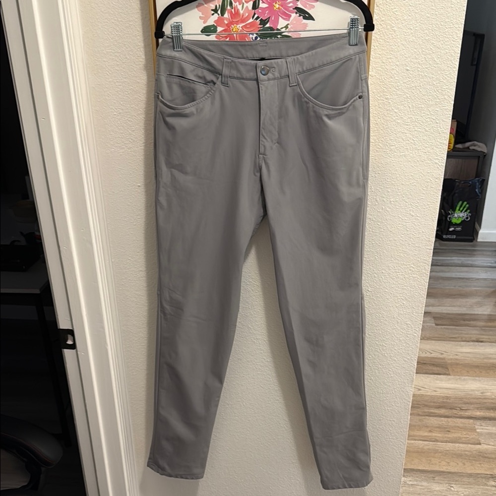 Men’s lululemon athletica Gray Chino Pants Versatile Style